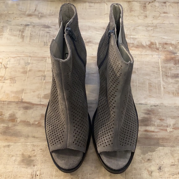 Bos.Co Grey perforated peep toe ankle boots - Picture 3 of 10